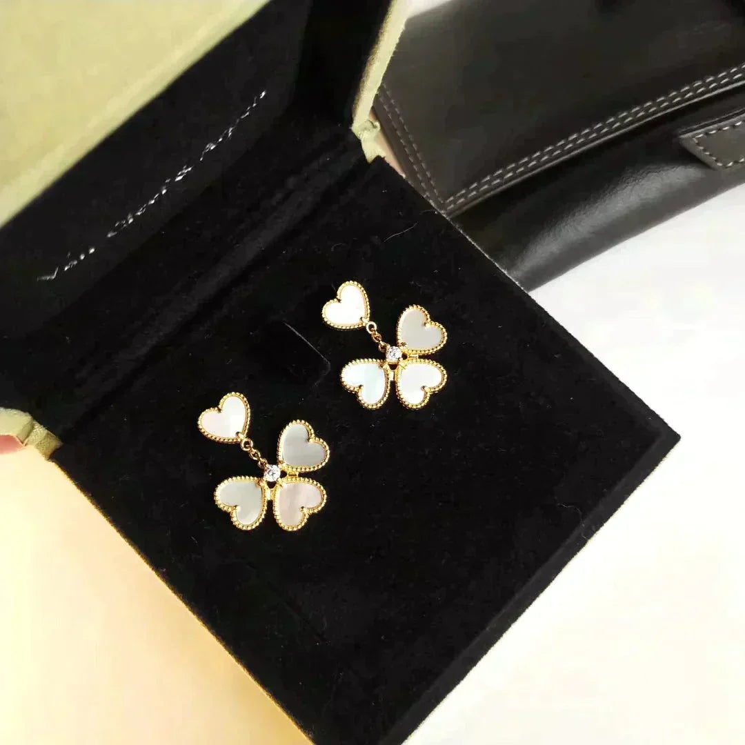 Miro CLOVER SWEET WHITE MOP イヤリング