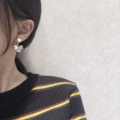 Miro CLOVER SWEET WHITE MOP イヤリング
