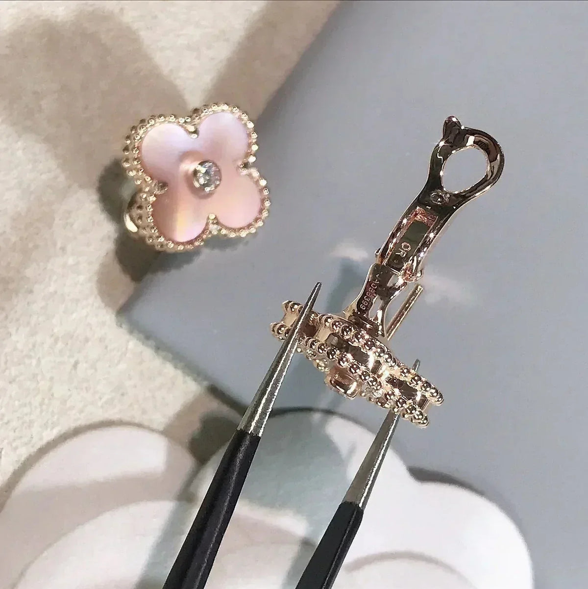 ミロ クローバー ミディアム 1 モチーフ ピンクMOP ダイヤモンド イヤリング