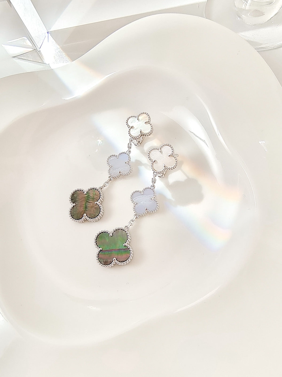 ミロ クローバー 3モチーフ カルセドニー ダークマザーオブパール シルバーピアス