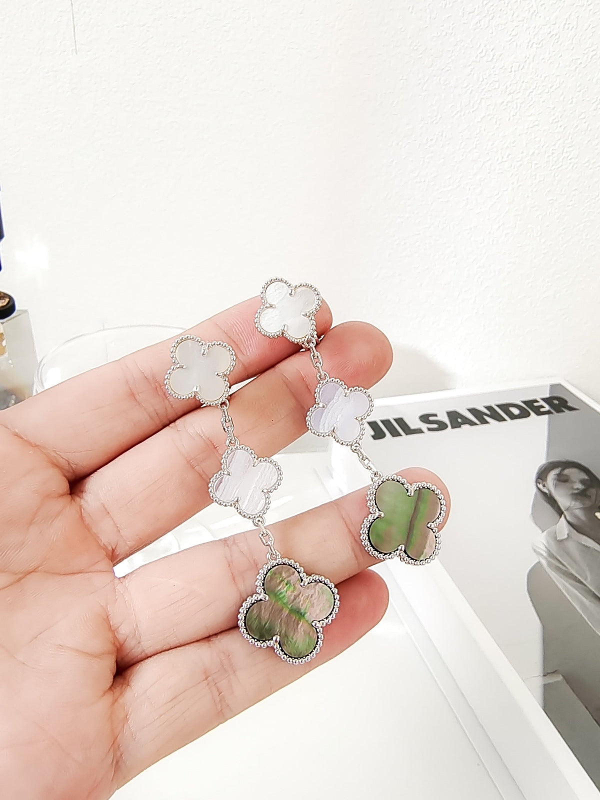 ミロ クローバー 3モチーフ カルセドニー ダークマザーオブパール シルバーピアス