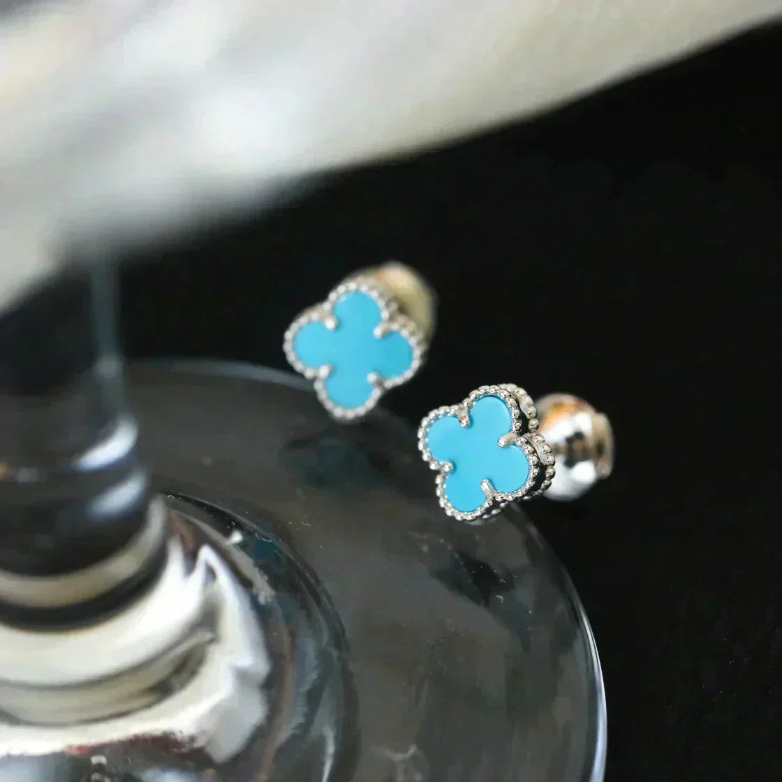Miro クローバーミニ 9.5mm オニキス スタッドピアス シルバー