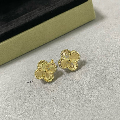 Miro クローバーミディアムスタッドピアス